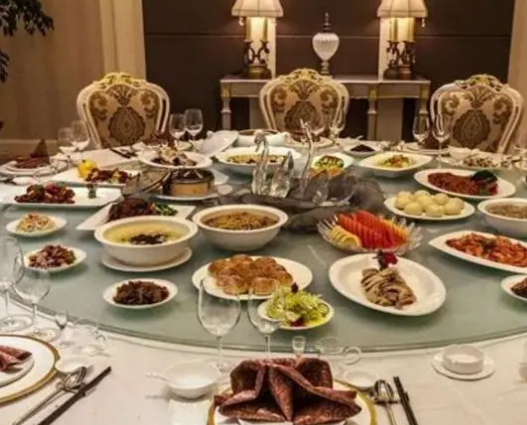 中国餐桌礼仪——传承与尊重的体现