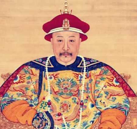 嘉庆帝继位前乾隆皇帝让他对永琏行叩拜之礼的原因