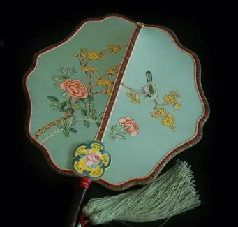 缂丝团扇：传统工艺的瑰宝