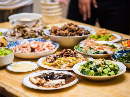 年夜饭的丰盛与传统：品味中国的团圆味道
