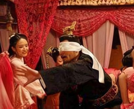 汉灵帝的创新之举：为宫女发明的奇特物品