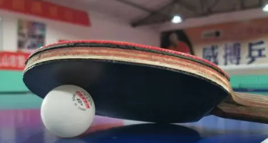 乒乓球拍的清洁与维护：能否使用湿巾擦拭?