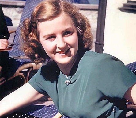 爱娃·布劳恩：纳粹元首的妻子与她的时代