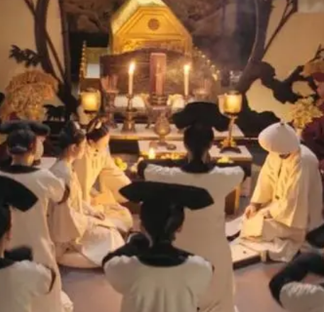 古代帝制中的丧礼与继位：以守孝为先