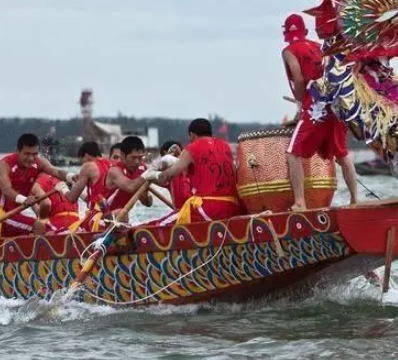 端午节划龙舟的传统:探索起源与深层意义