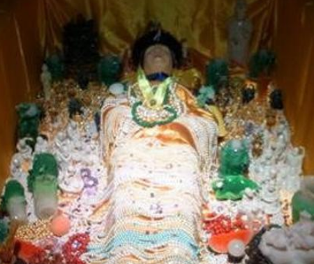 慈禧墓被盗的真相:满是宝物的墓地被哄抢一空