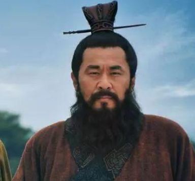 曹操为什么要杀孔融？他到底做错了什么？