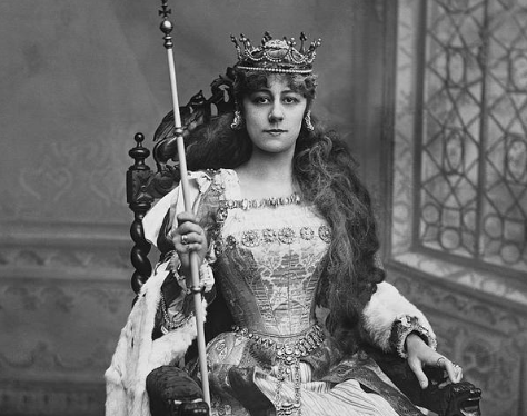 伊丽莎白一世与二世：不同时代的女王