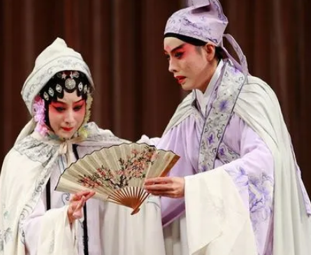 李香君与侯方域：爱情与忠贞的传奇故事