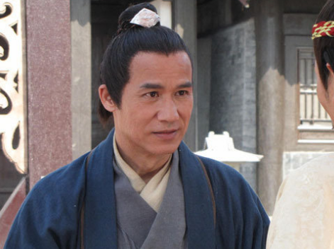 官场较量：蔡京与高俅的官职高低