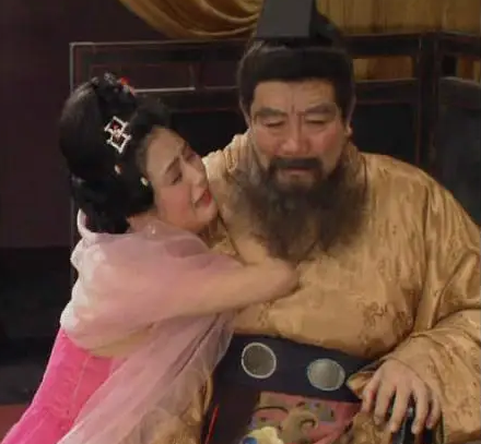 何皇后与董卓：历史真相与文学演绎