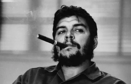 切·格瓦拉的牺牲与传承：砍掉双手背后的历史真相