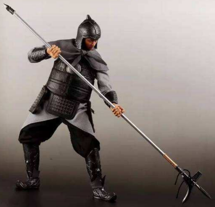 探究古代武将武器的真实重量及其影响