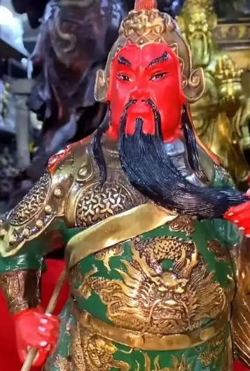 关羽的脸真是红色的吗？揭秘历史与传说的真相