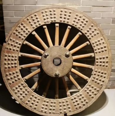 嫪毐真的能转动车轮吗：历史记载与民间传说的辨析