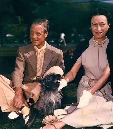 爱德华八世为何深爱辛普森夫人：跨越世俗的深情羁绊