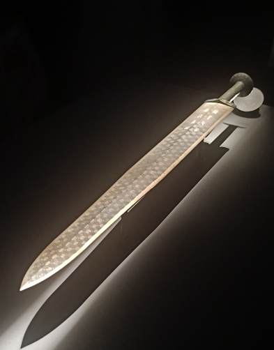 越王勾践剑数量之谜：现存与历史记载的探究