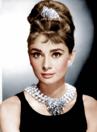 奥黛丽·赫本：跨越时空的美学范本