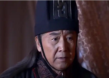 权力困局：何进为何难撼十常侍？