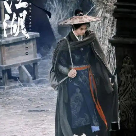 令狐冲：笑傲江湖的浪子剑客