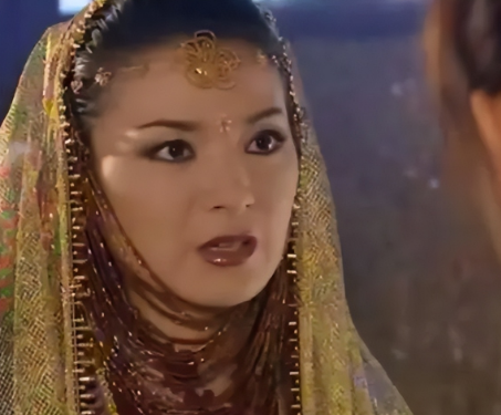 金花婆婆与紫衫龙王：同一灵魂的双重镜像