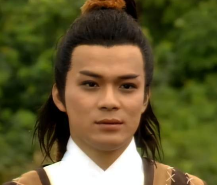 郭靖为何不娶两位佳人：从武侠精神到人性抉择的深度解析