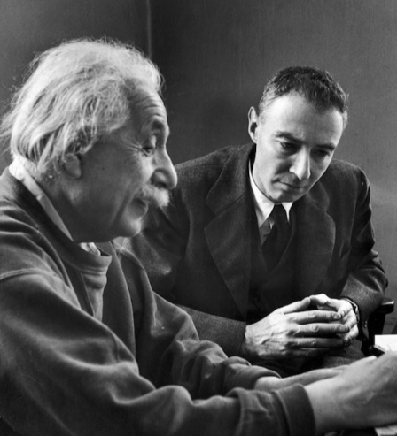 爱因斯坦与奥本海默：科学巨擘间的复杂交响