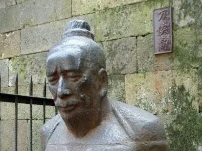 万俟卨的读音为何这么怪：历史、语言与文化交织的密码