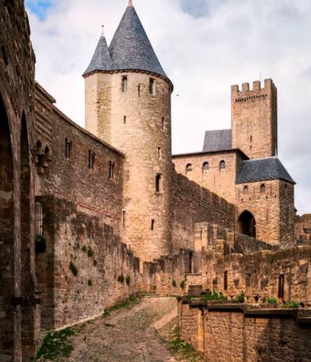 西欧中世纪：分裂与新生交织的千年图景