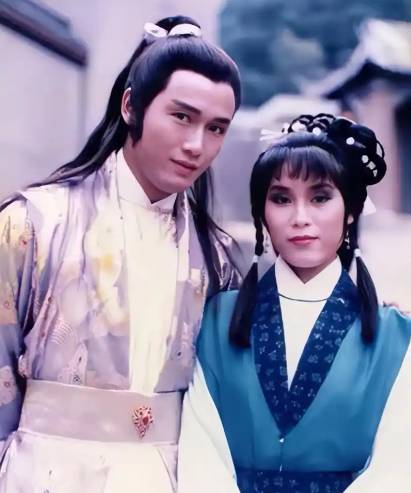 杨康为何深陷穆念慈的情网：一场跨越身份与价值观的宿命之恋