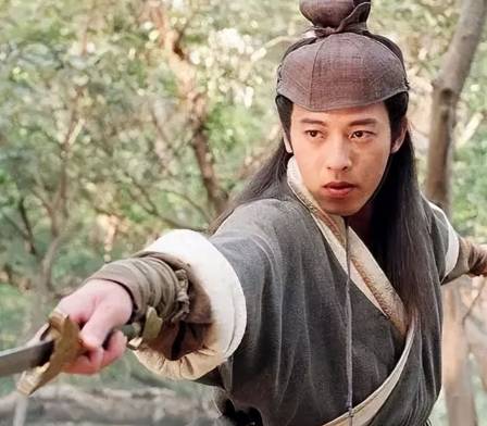 平一指救令狐冲：江湖恩怨与人性纠葛的交织