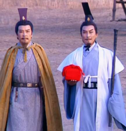 历史回响：诸葛亮与刘备的相遇——年龄背后的时代抉择