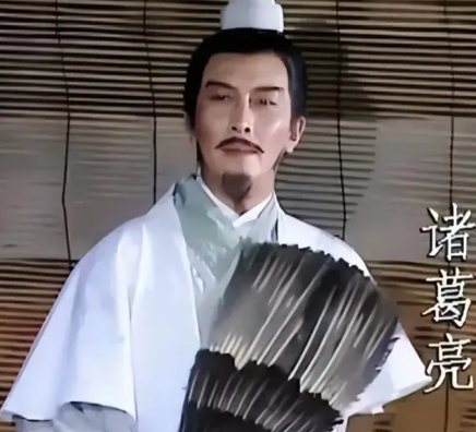 刘禅称帝后，诸葛亮为何仍不还政：权力背后的责任与理想