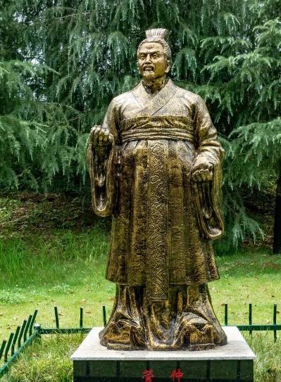 一箭之仇化霸业：齐桓公任用管仲的深层逻辑