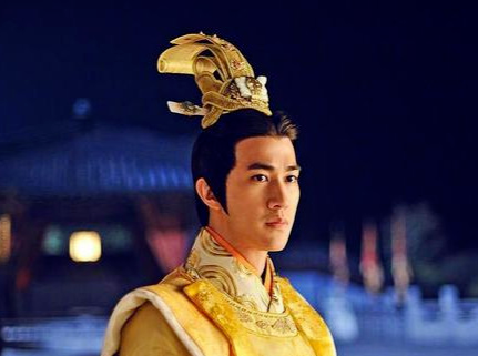 禁忌之恋与权力博弈：李治、武则天与王皇后的三角困局