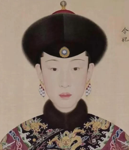 乾隆的“深情”与“克制”：令妃未封后的历史逻辑