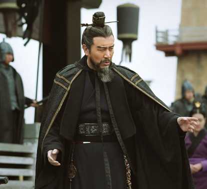 乱世棋局中的君臣博弈：曹操与汉献帝的复杂共生