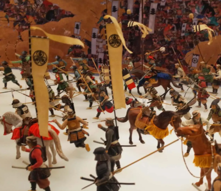 明末困局中的“抚寇”悲歌：杨鹤与流寇的生死博弈