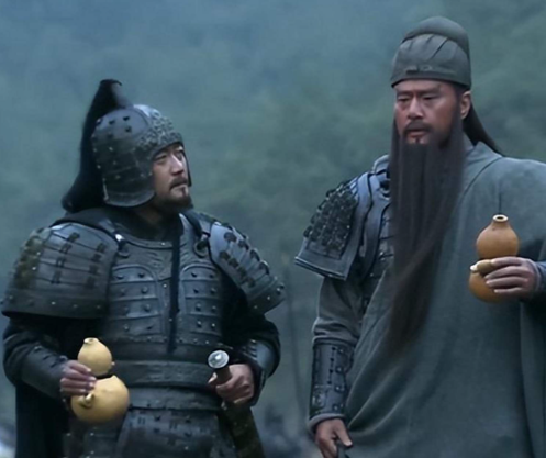 从市井枣贩到傲世战神：关羽傲骨的三重淬炼