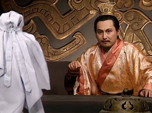 曹丕继位后对曹植的“软性压制”：权力博弈下的兄弟困局