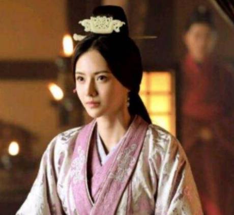 命带桃花的洛神：甄姬的传奇与悲剧