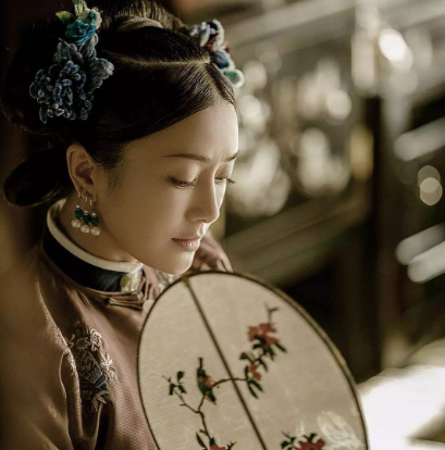 千年不谢的宫廷至宝：大清皇后通草花背后的皇权美学与技艺绝响