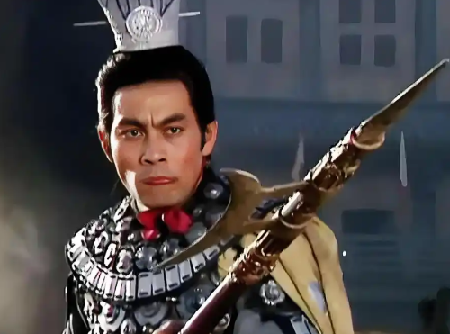 赤兔踏尘：吕布的武力神话与自信底色