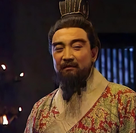 曹操“不称帝”的深层逻辑：权力博弈中的理性抉择