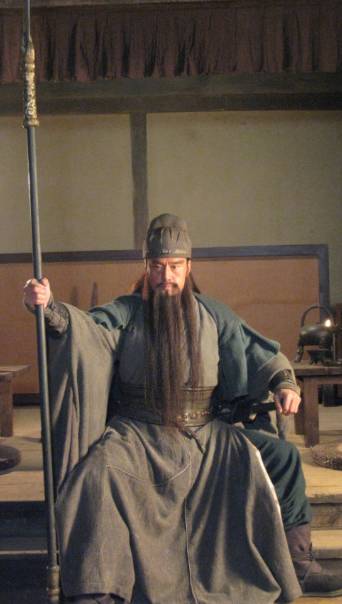 关羽武力冠绝三国，为何难斩夏侯惇？——从战场博弈到人性权衡的深层解析