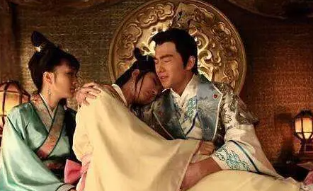 曹植与甄宓：历史迷雾中的情感疑云