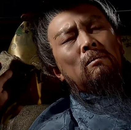 七粒米藏乾坤：诸葛亮临终布局的星象密码与军事智慧