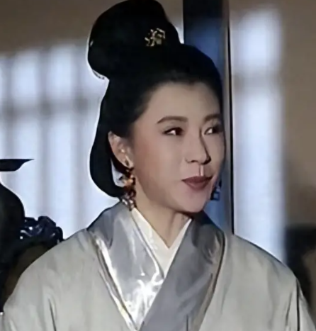 夏姬：乱世红颜的传奇人生与历史镜像