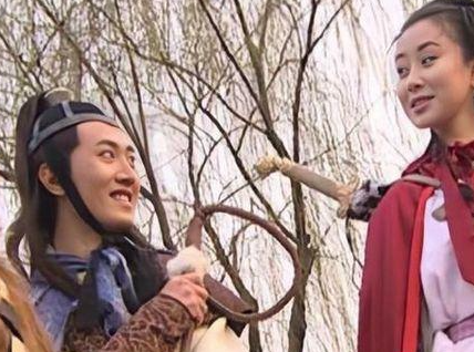 戚芳与水笙：金庸笔下两种风华的碰撞