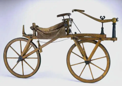 轮上先驱：第一辆自行车的诞生与革新之路
